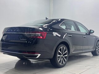 2023 Skoda Superb III Рестайлинг, чёрный, 2582000 рублей, вид 4