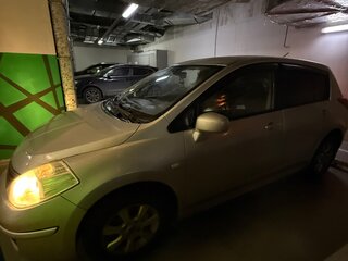 2010 Nissan Tiida I Рестайлинг, серебристый, 700000 рублей, вид 5