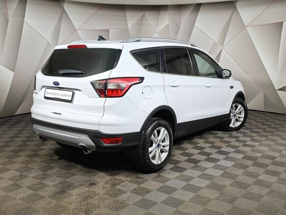 2017 Ford Kuga II Рестайлинг, белый, 1993000 рублей - вид 1