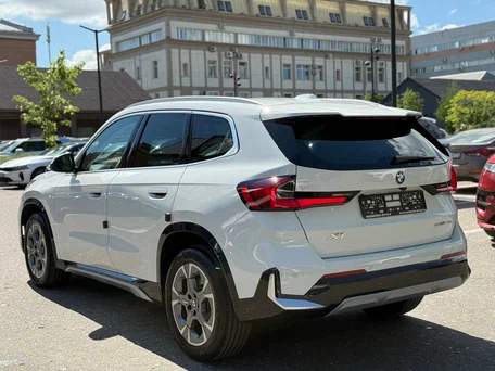 2026 BMW X1 Long 25Li sDrive III (U11/U12), белый, 4190000 рублей, вид 2