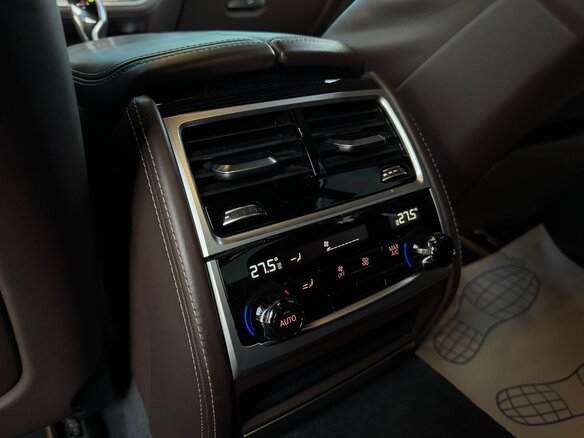 2017 BMW 7 серии 750i xDrive VI (G11/G12), чёрный, 2699999 рублей - вид 20