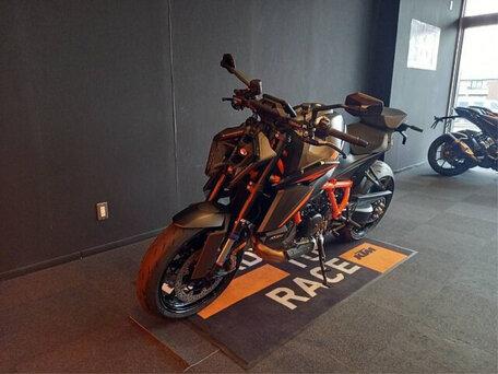 2024 KTM 1390 Super Duke R Evo, чёрный, 2250000 рублей, вид 4