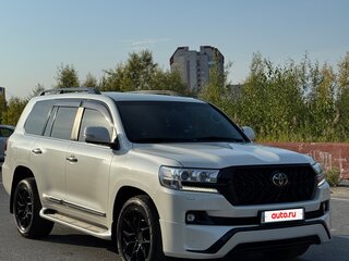 2015 Toyota Land Cruiser 200 Series Рестайлинг 2, белый, 5400000 рублей, вид 1
