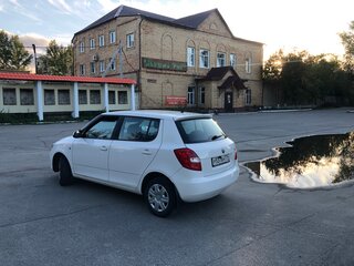 2011 Skoda Fabia II Рестайлинг, белый, 459000 рублей, вид 4