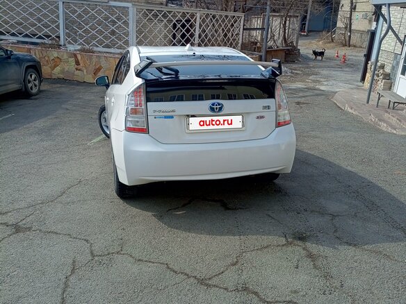 2011 Toyota Prius III (XW30), белый, 900000 рублей - вид 9
