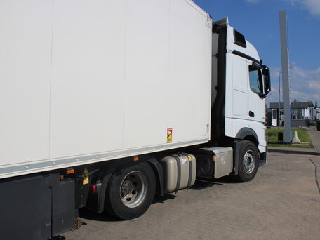 2021 Mercedes-Benz Actros, белый, 5600000 рублей, вид 4