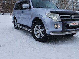 2010 Mitsubishi Pajero IV, серебристый, 2400000 рублей, вид 2