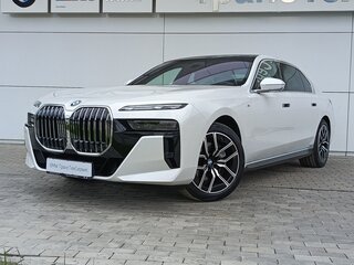 2025 BMW 7 серии 740i xDrive VII (G70), белый, 16500000 рублей, вид 3