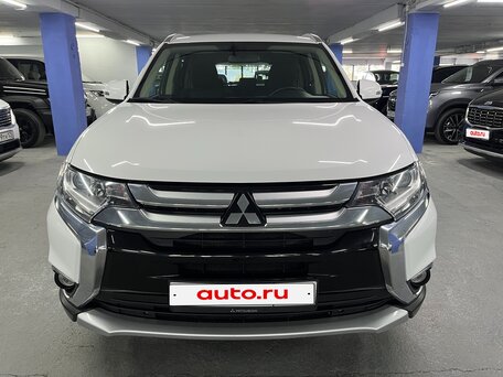 2018 Mitsubishi Outlander III Рестайлинг 2, белый, 1999000 рублей, вид 2