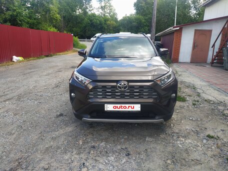 2021 Toyota RAV4 V (XA50), коричневый, 3800000 рублей, вид 1