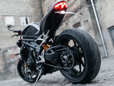 2021 Triumph Speed Triple, серый, 1200000 рублей, вид 4