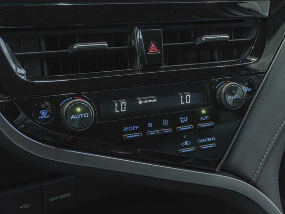 2021 Toyota Camry VIII (XV70) Рестайлинг, коричневый, 2350000 рублей - вид 17