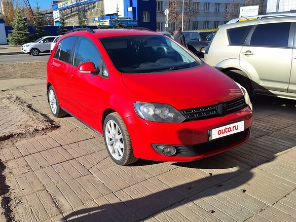 2011 Volkswagen Golf Plus II, красный, 1399000 рублей - вид 3
