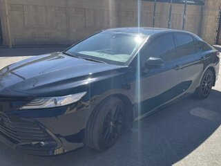 2021 Toyota Camry VIII (XV70) Рестайлинг, чёрный, 4490000 рублей, вид 3