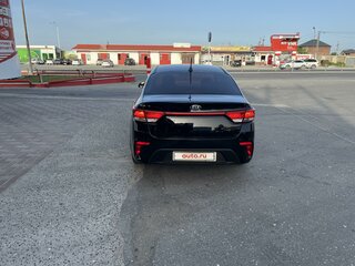 2019 Kia Rio IV, чёрный, 1490000 рублей, вид 3