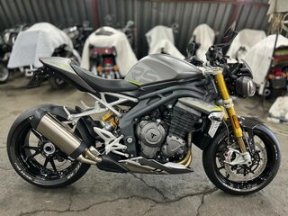 2021 Triumph Speed Triple, серый, 1520000 рублей, вид 3
