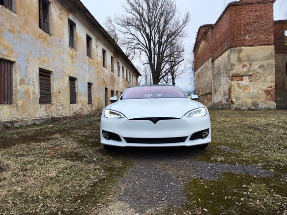 2019 Tesla Model S Long Range I Рестайлинг, белый, 4750000 рублей - вид 2