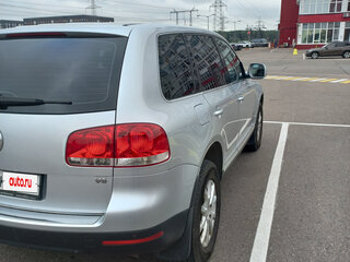 2006 Volkswagen Touareg I, серебристый, 1500000 рублей, вид 3