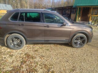 2018 Volkswagen Tiguan II, коричневый, 2450000 рублей, вид 2