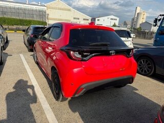 2021 Toyota Yaris IV, красный, 699776 рублей, вид 3