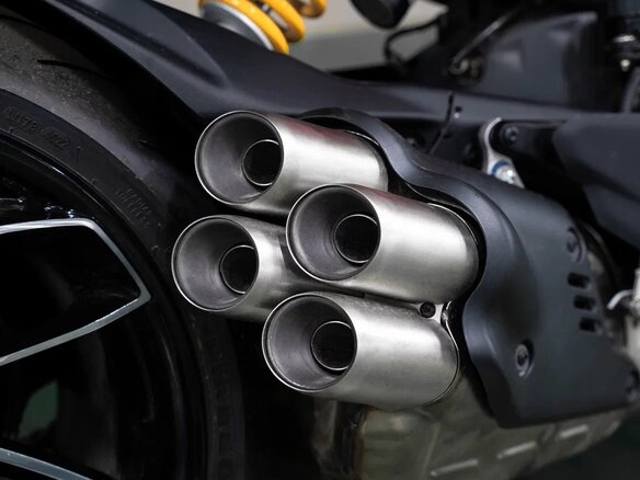 2023 Ducati Diavel V4, красный - вид 4
