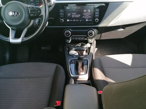 2021 Kia Rio IV Рестайлинг, коричневый, 1707000 рублей - вид 9