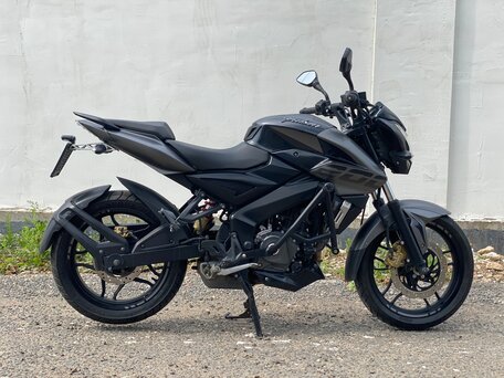 2020 Bajaj Pulsar NS 200, чёрный, 150000 рублей, вид 2