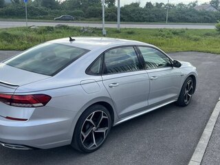 2019 Volkswagen Passat (North America and China) II (NA Market), серебристый, 2000000 рублей, вид 2