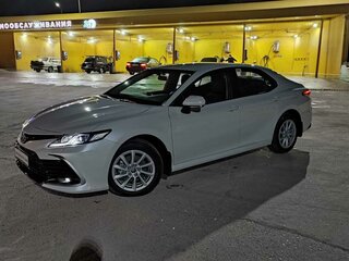 2021 Toyota Camry VIII (XV70) Рестайлинг, белый, 3300000 рублей, вид 1