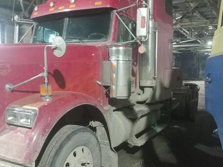 2004 Freightliner Classic, пурпурный, 2000000 рублей, вид 1