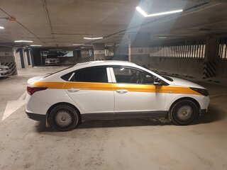 2021 Hyundai Solaris II Рестайлинг, белый, 876543 рублей, вид 3