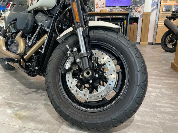 2022 Harley-Davidson Fat Bob, белый, 3100000 рублей - вид 8