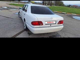 1996 Mercedes-Benz E-Класс 230 II (W210, S210), белый, 300000 рублей, вид 3