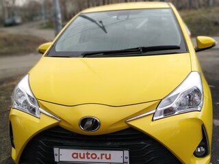 2017 Toyota Vitz III (XP130) Рестайлинг 2, жёлтый, 1045000 рублей, вид 1