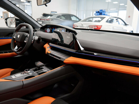2024 Changan UNI-V I, красный, 3209900 рублей - вид 15