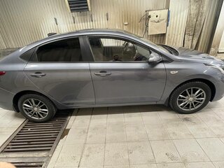 2017 Hyundai Solaris II, серый, 1100000 рублей, вид 4