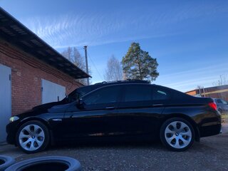2011 BMW 5 серии 523i VI (F10/F11/F07), чёрный, 1599000 рублей, вид 2
