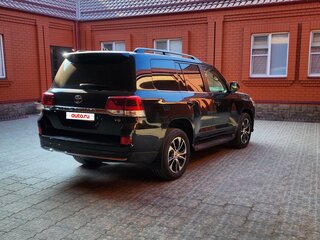 2017 Toyota Land Cruiser 200 Series Рестайлинг 2, чёрный, 6950000 рублей, вид 4