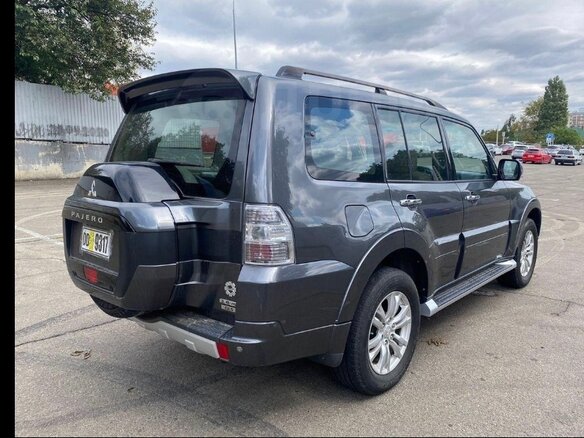 2017 Mitsubishi Pajero IV Рестайлинг 2, чёрный, 3450000 рублей - вид 3