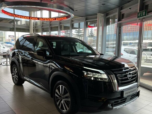 2021 Nissan Pathfinder V, чёрный