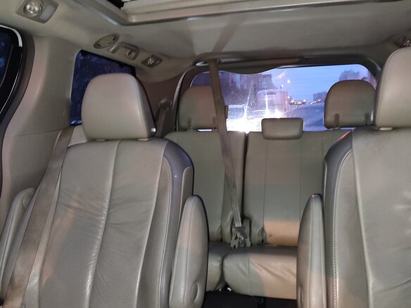 2010 Toyota Sienna III, белый, 1500000 рублей - вид 5