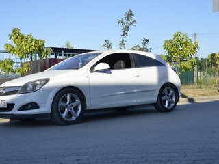 2010 Opel Astra GTC H Рестайлинг, белый, 579000 рублей, вид 1
