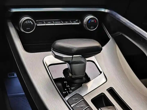 2021 Geely Binyue I Рестайлинг, белый - вид 17