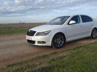 2011 Skoda Octavia II (A5) Рестайлинг, белый, 980000 рублей, вид 1