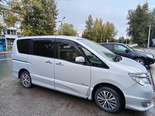 2014 Nissan Serena IV (C26), серебристый, 1600000 рублей, вид 3