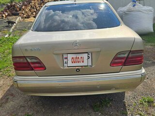 2000 Mercedes-Benz E-Класс 320 II (W210, S210) Рестайлинг, золотистый, 900000 рублей, вид 5