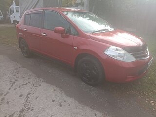 2009 Nissan Tiida I, красный, 675000 рублей, вид 4