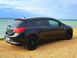2013 Opel Astra J Рестайлинг, чёрный, 833000 рублей, вид 3