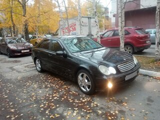 2004 Mercedes-Benz C-Класс 180 II (W203), чёрный, 850000 рублей, вид 2