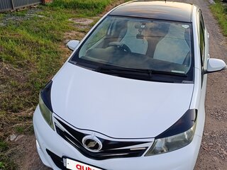2012 Toyota Vitz III (XP130), белый, 720000 рублей, вид 5